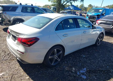 2019 Mercedes-Benz A 220 4Matic z USA, uszkodzony, nr VIN WDD3G4FB6KW026293